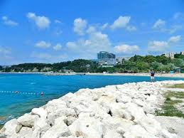 In the fifth, he retired jeff mcneil on a fly to center to strand runners at second and third. Strand Trstenik Split Kroatische Strande