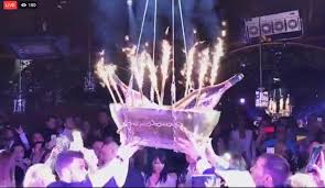 Cea mai mai scumpă şi mai veche şampanie din lume fost vândută pentru 30.000 de euro. Cancan Ro A Transmis Live De La Evenimentul Anului S A Deschis Cea Mai Mare Si Mai ScumpÄƒ Sampanie ComandatÄƒ In Romania Dinozaurul Rose De 9 Litri