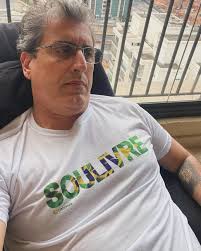 Eu escolho o que quero, o que digo, o que penso e o recado que dou…