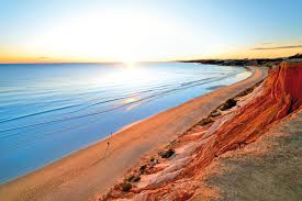 The algarve in portugal is known as an international holiday resort. Praia Da Falesia Traumstrand In Portugal Geo