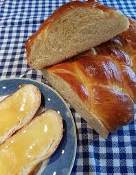 Uromas Hefezopf In 2020 Hefezopf Rezept Rezepte Hefezopf