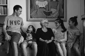 Η ξένια καλογεροπούλου σε μια εφ' όλης της ύλης συζήτηση μιλάει στην αργυρώ μποζώνη, για τα καινούρια βιβλία, τους φίλους & την επιμονή της παρόλο που η ξένια ανήκει στους ανθρώπους που καθόλου δεν τους αρέσουν οι επαναλήψεις και θα μπορούσε να την έχει βγάλει «καθαρή» με τα μισά. 3enia Kalogeropoyloy Ena Gramma Ston Kwsth Politismos Eidhseis