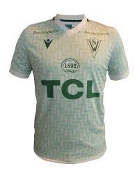 Así luce la camiseta conmemorativa de colo colo para celebrar los 30 años de la libertadores 91'. Camiseta Macron Santiago Wanderers 2021 Visita
