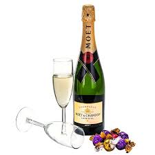 89 00 The Welcome Home Mom And Dad Gift Basket Is An Ideal Way To Welcome A New Arrival To The World Dad Gifts Basket Champagne Gift Baskets Baby Gift Basket