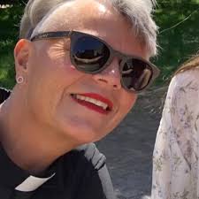 Clare Harwood (@clarelharwood)