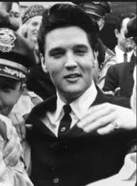 August 1977 i memphis i tennessee) var en amerikansk sanger og skuespiller. March 8 1961 Elvis At Elvis Presley Fans Of Nashville Facebook