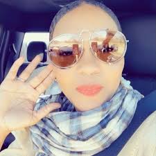 #bridgerton , Leave my scarf alone @drjones_32 , Duke Darnell Ray caught me  watching the same episode of @bridgertonnetflix 3 times in the last 2 days,  so now he has jokes 😭🤣