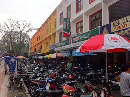 Chong motor is the biggest sole stockist and distributor for some of the world leading brand in motorcycling such as honda, yamaha, suzuki, kawasaki, modenas, sym. Oh Media Deretan Kedai Di Sebelah Balai Polis Sentul Ibarat Syurga Kepada Penggemar Aksesori Motosikal Facebook