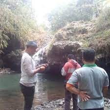 Walking view 216 views2 months ago. Gambar 6 A Poster Promosi Geowisata Curug Bandung Yang Juga Download Scientific Diagram