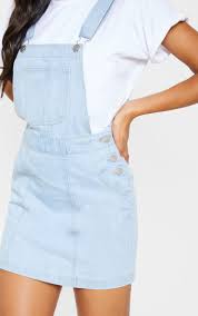 Leader de la vente de salopette vintage, et partenaire de chaine tv. Robe Salopette En Jean Tres Delave Prettylittlething Fr