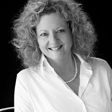 Vicki Bennett's Instagram, Twitter & Facebook