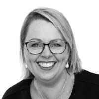 Traci Bartlett's Instagram, Twitter & Facebook