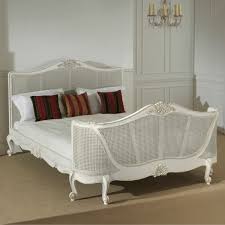 Französisch holzbett kann entweder helle oder dunkle holztöne sein, der hauptunterschied ist leichtigkeit, eleganz und komfort. 60 Unglaubliche Beispiele Fur Franzosisches Bett Archzine