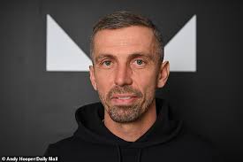 OLIVER HOLT meets GARY O'NEIL