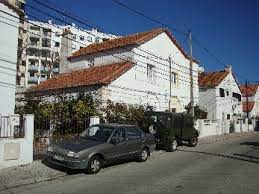 Logo ao nascer do sol embandeiraram quasi todas as cazas, e subiram ao ar muitos foguetes em signal de regosijo pelo anniversario da entrada das tropas liberaes. Cova Da Piedade Almada Indire