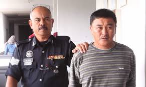 Sebagai jawaban, bibirnya yang indah itu kukecup mesra. Pekerja Tak Mengaku Salah Pecah Amanah