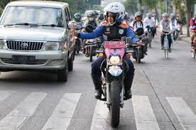 We did not find results for: Naik Kawasaki Klx 150 Si Cantik Pengawal Tri Rismaharini Ini Sering Dikira Pria Gridoto Com