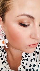 Seint is a legit game changer! Applying with the “HAC” method can be done  in 5 minutes while also giving you the coverage you’re looking for. You’ll  never want to go back to traditional makeup after ...