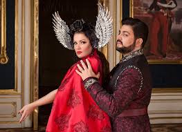 Артист скрывался за костюмом ламы и успел влюбить в себя многих зрителей за время участия в проекте. Zvezdy Mirovoj Opernoj Sceny Anna Netrebko I Yusif Ejvazov Vpervye Vystupyat Duetom Hello Russia