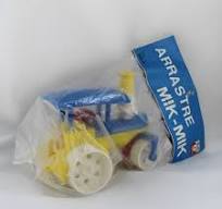 Vintage Dragging Toy APISONADORA Mik Mik in Blister - Retro Spain c.1970