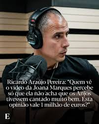 Miguel Góis, José Diogo Quintela e Ricardo Araújo Pereira orçamentam os  estragos que um vídeo de um minuto da autoria de Joana Marques poderá ter  causado a dois cantores. Recorde-o pelo link