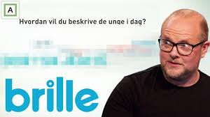 Vi ser at trafikken øker med opptil 800 % i reklamepausene. Brille Panelet Prover Seg Pa Frasetemplater Tvnorge By Tvnorge