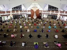 Artikel ini membahas tentang tatacara melakukan niat sholat lima waktu, semoga artikel ini dapat menambah wawasan bagi para pembaca. Melaka Benar Solat Fardu Berjemaah Mulai Esok