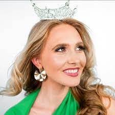 Carmen Mendel's Instagram, Twitter & Facebook