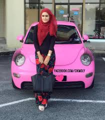 Perkara utama anda cuma periu warnakan atau cat kenderaan terlebin dahulu mengikut warna pilihan korang. Kerana Minat Sanggup Cat Semua Kereta Mewah Warna Pink Siapa Wanita Ini