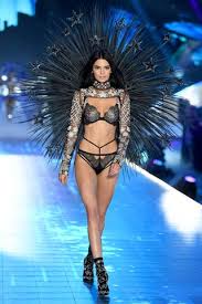 Kendall nicole jenner (born november 3, 1995) is an american model. See Kendall Jenner Walk The 2018 Victoria S Secret Fashion Show