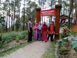 Polres Kebumen Wisatawan Jangan Buang Sampah Sembarangan Di Bukit Pentulu Indah Tribrata News Jawa Tengah Wisata, pesona, kebumen, goa, pantai, objek, wisatawan, harga, tiket, fasilitas, curug, air terjun, lokasi, bukit, karangsambung, turis, pelancong, geologi. polres kebumen wisatawan jangan buang