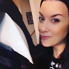 Lauren Salomon's Instagram, Twitter & Facebook