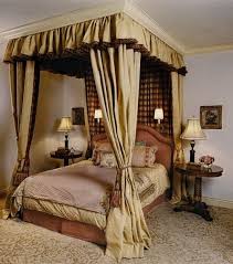 In this article we provide some magical diy canopy bed ideas for creating a more comfortable and luxury bedroom for you. Canopy Bed Curtain Ideas Whaciendobuenasmigas