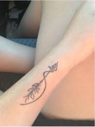 Arrow symbolism and sagittarius tattoo those born between november 23 and december 21 may have a special interest in the arrow tattoo, which is part of the symbol of the zodiac sign sagittarius. Sagittarius Arrow Tattoo Tatuajes Impresionantes Tatuaje De La Mano Fotos De Tatuajes