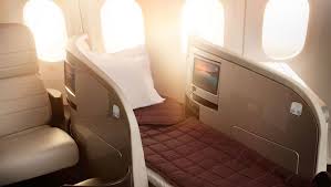 While i'm small and didn't feel too squished in, the seat itself is only about 22 inches wide. Air New Zealand Boeing 787 9 Business Class Seat Review Executive Traveller