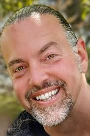 Julian Wallace's Instagram, Twitter & Facebook