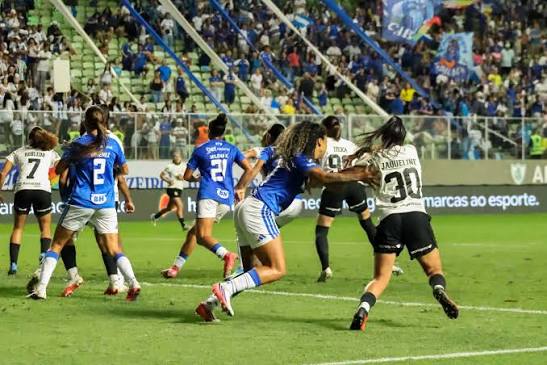 Corinthians bate o Cruzeiro com gola&ccedil;o de Vic Albuquerque nos acr&eacute;scimos e abre vantagem nas quartas do Brasileir&atilde;o Feminino &mdash; Surto Ol&iacute;mpico