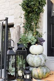 Herbstdeko Fur Draussen 40 Stimmungsvolle Ideen Zum Nachmachen Herbst Veranda Dekorationen Herbst Aussendekoration Herbstdeko Fur Draussen