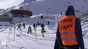 If you miss skiing the slopes of switzerland, then this article is for you. Comment Les Covid Angels Veillent Au Grain Sur Les Pistes De Ski Rts Ch Valais