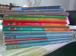 A avaliação e a certificação dos manuais escolares do ensino básico e do ensino secundário pretende garantir a qualidade científica e pedagógica dos manuais escolares a adotar, assegurar a sua conformidade com os programas ou orientações curriculares e, ainda, com as metas curriculares em vigor, e atestar que constituem um instrumento adequado de apoio ao ensino e à promoção do. Manuais Escolares Gratuitos Vai Ter De Se Inscrever Em Plataforma Digital