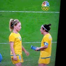 Australian Women S Soccer Football Team Hydrating Lolsnaps Funny Pictures Funny Gif Funny