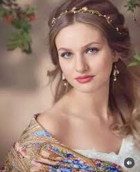 What are the must-visit shops in Leh?