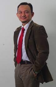 Jméno malik je po otci , a člověk by měl být odkazoval se na křestní jméno , maszlee. Dr Maszlee Malik
