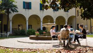 Su dovevivo trovi camere singole e posti letto per studenti o lavoratori. Residenze Irpea Alloggi Per Studenti E Lavoratori A Padova
