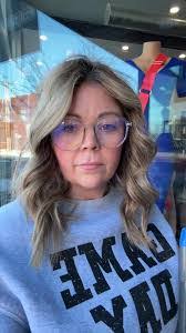 Nicole Lyons's Instagram, Twitter & Facebook