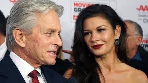 Das sind die ✓ besten filme mit michael douglas sowie ➥ alle filme, in denen michael douglas mitspielt. Catherine Zeta Jones Steht Ihrem Mann Michael Douglas Zur Seite Stern De