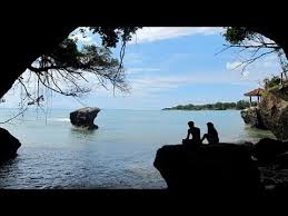 Alhasil memang benar begitu, di pantai ini terdapat karang yang bolong akibat tersibak oleh deburan ombak laut lepas, sehingga membentuk sebuah lubang besar. Pantai Karang Bolong Anyer Siap Kembali Untuk Dinikmati Youtube