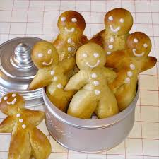 Je N Ai Jamais Resiste A Ces Petits Hommes Brioches Qui Sentent Bon Les Epices Et L Orange On Les Mange Le Soi Alimentation Manala Alsacien Biscuit De Noel