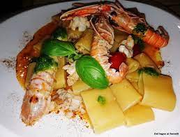 Calamarata con pomodorino, bottarga di tonno e mandorle tostate €15. Calamarata Con Scampi E Canocchie