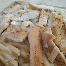 Ates Au Poulet Et Sauce Blanche مكرونة بالدجاج و الصلصة البيضاء Pates Pates Poulet Sauce Whitesaucepasta Food Camembert Cheese Cheese